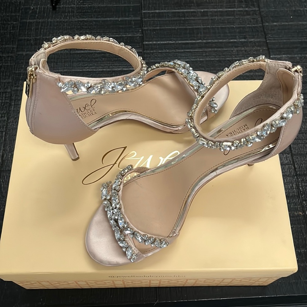 Jewel Badgley Mischka Caroline stiletto heels size 7.5